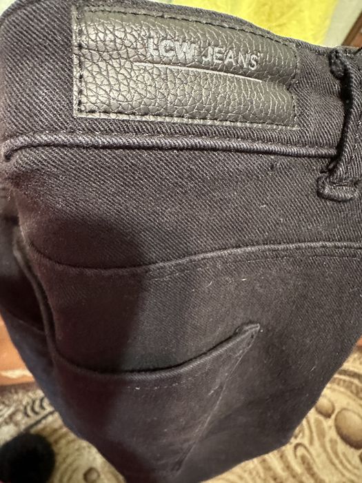 Джинсы черные