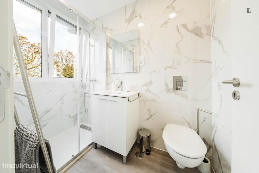 Quarto - localizado em Lumiar Lisbon