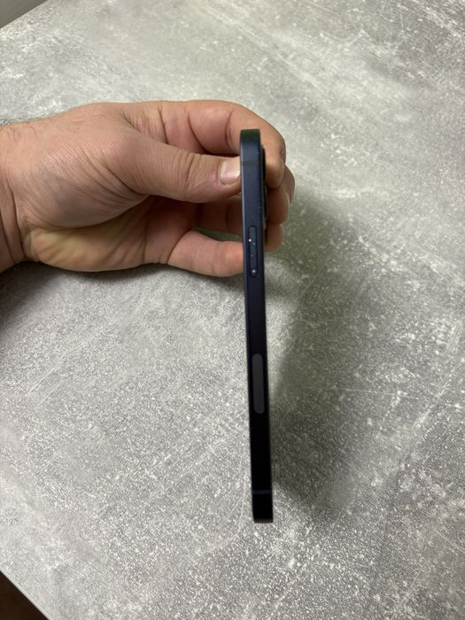 Продаю айфон 12 /256