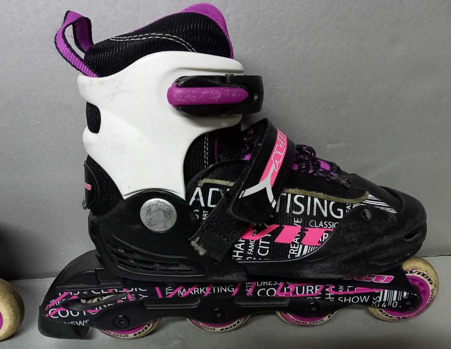Patins em linha para criança. Inclui proteções.
