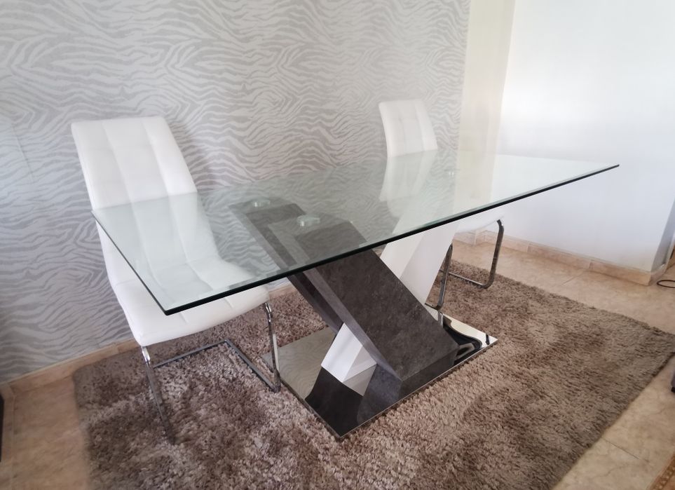 Mesa de jantar + 4 cadeiras