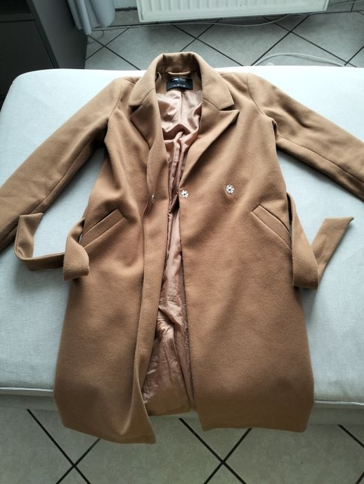 Damski brązowy płaszczyk