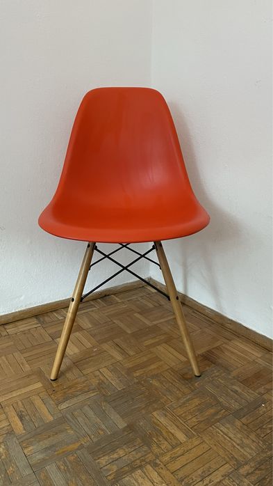 Krzeslo Vitra DSW seria Eames Pomaranczowe