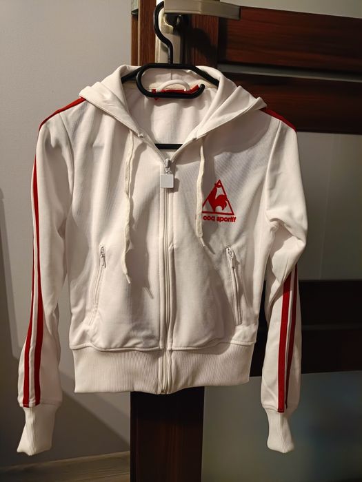 Bluza damska rozpinana z kapturem firmy La coq sportif.