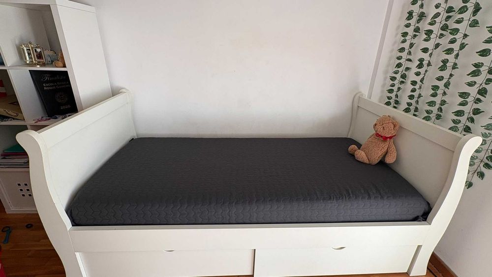 Cama madeira maciça Menina com gavetas para arrumação
