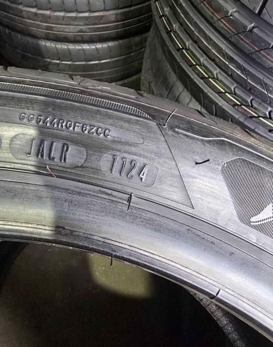 Conjunto de 4 Pneus NOVOS  245/40R19 Runflat  + 275/35R19 Runflat