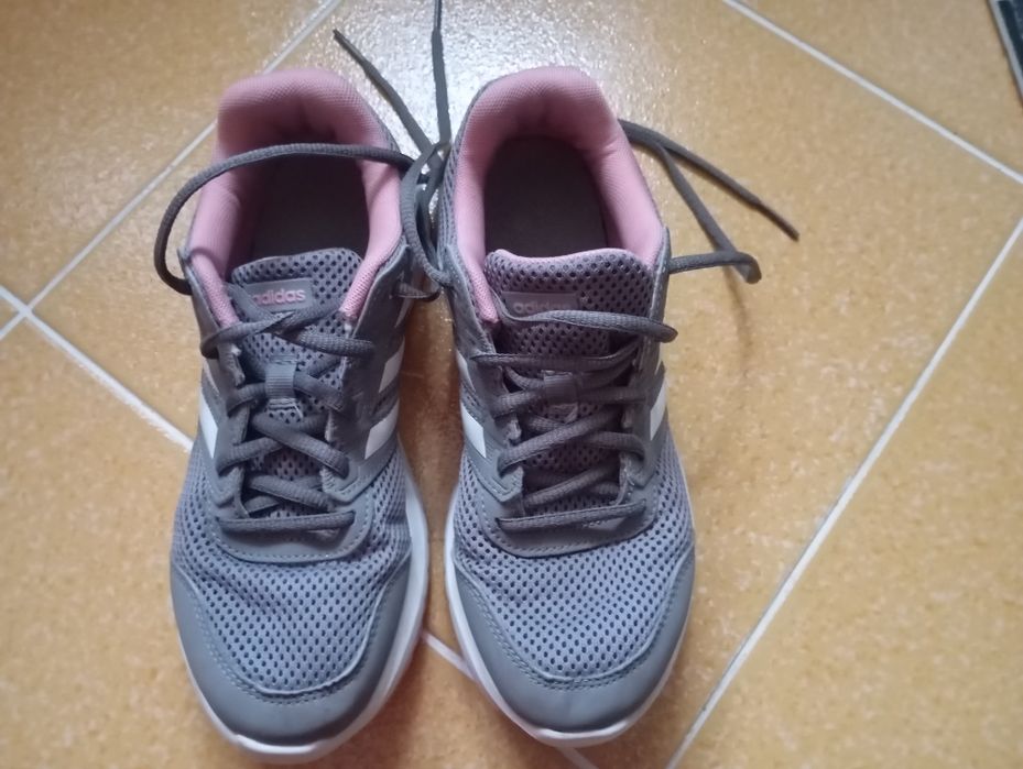 Sapatilhas Adidas, em excelente estado.