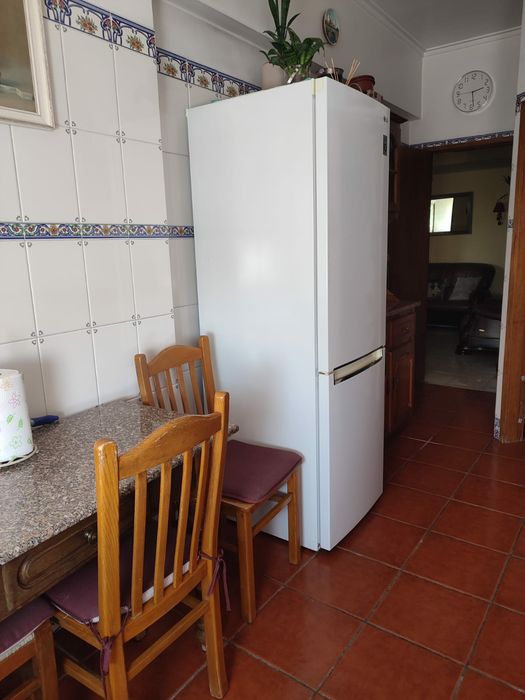 Alugo Quarto em CORROIOS  perto da estação dos comboios, 350 euros com todas as despesas incluídas, água  luz gás  internet,