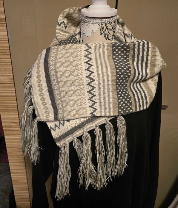 Długi Szalik H&M. Nowy