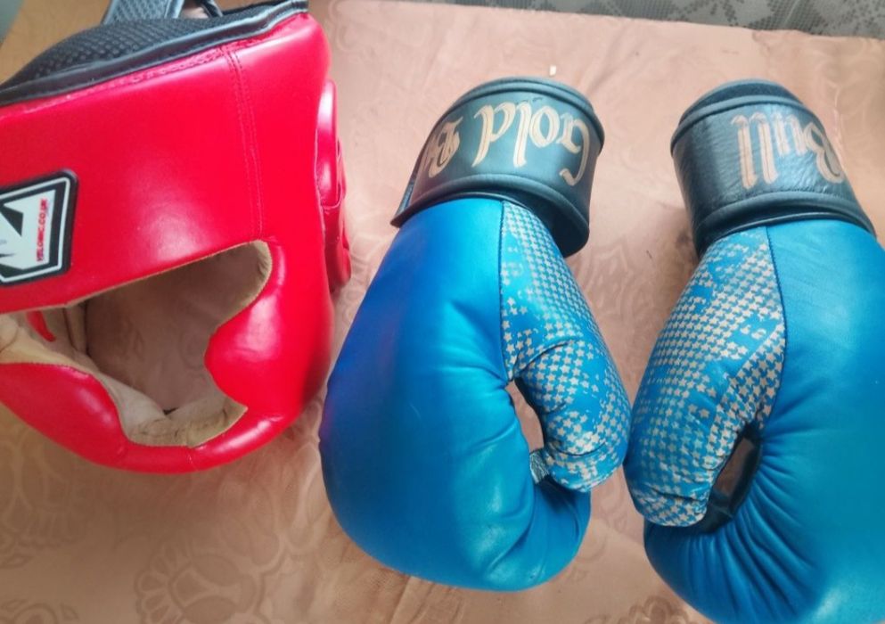 Спортивний костюм/ Вишиванку/сорочки/ шолом і рукавиці шкіряні