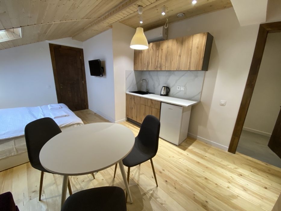 Апартаменти всі номера з кондиціонером, нові після ремонту, з кухнею.