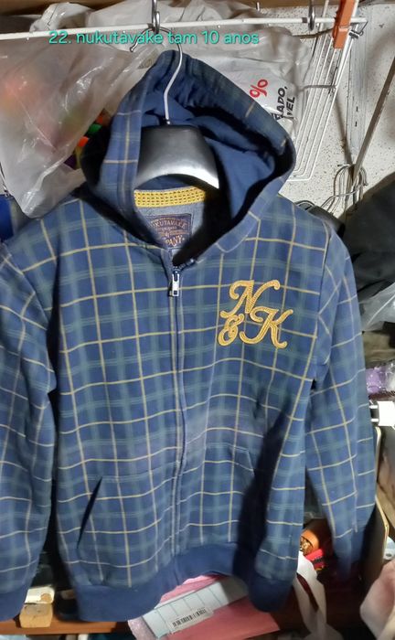 Peças de roupa em boas condições