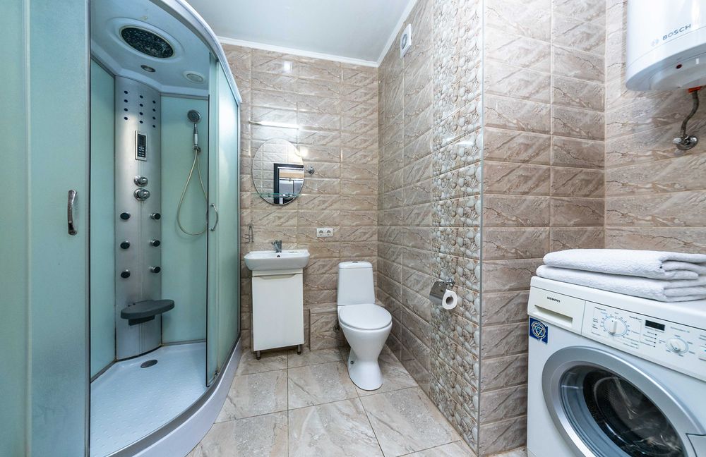 Комфорт і зручність. При відключенні світла - ліфти працюють, вода є.