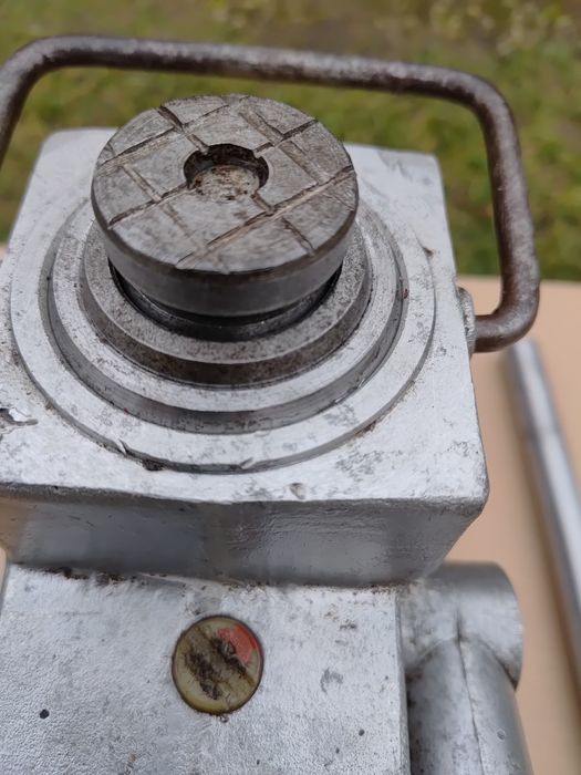 Lewarek hydrauliczny kolumnowy