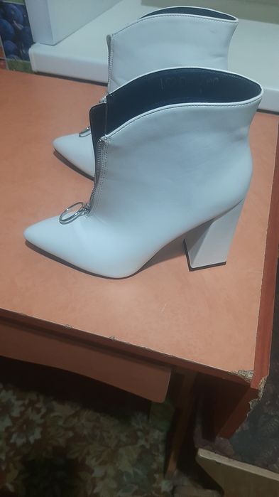 Ботильоны. Белого цвета