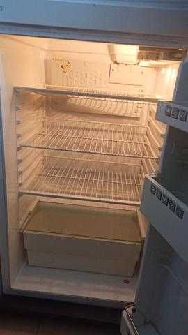 Frigorífico branco com congelador Philips Whirlpool - novo preço