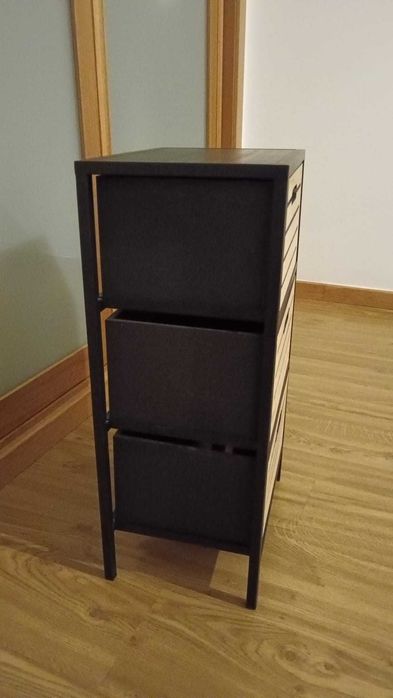 Mesa de Cabeceira 3 Gavetas – Design Nórdico