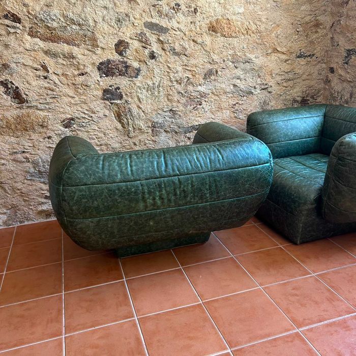 poltrona vintage monumental robusta em pele com design italiano
