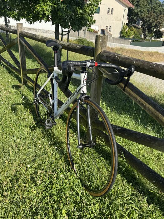Bicicleta de estrada Btwin Triban 3