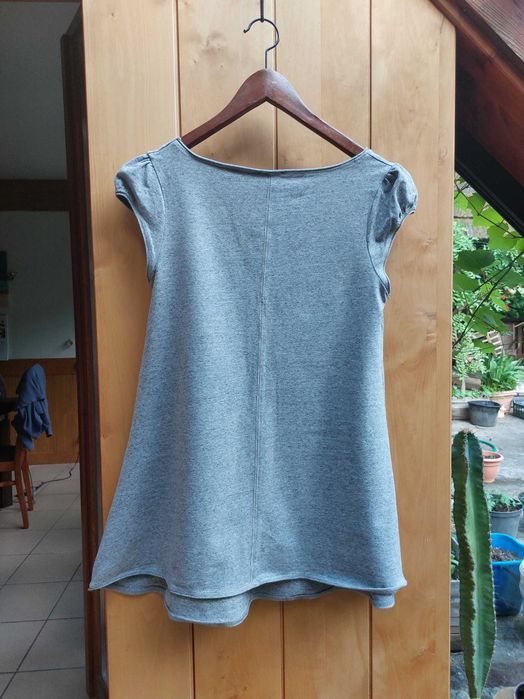 szara bawełniana koszulka bluzka trapezowa ciążowa tunika bufki
