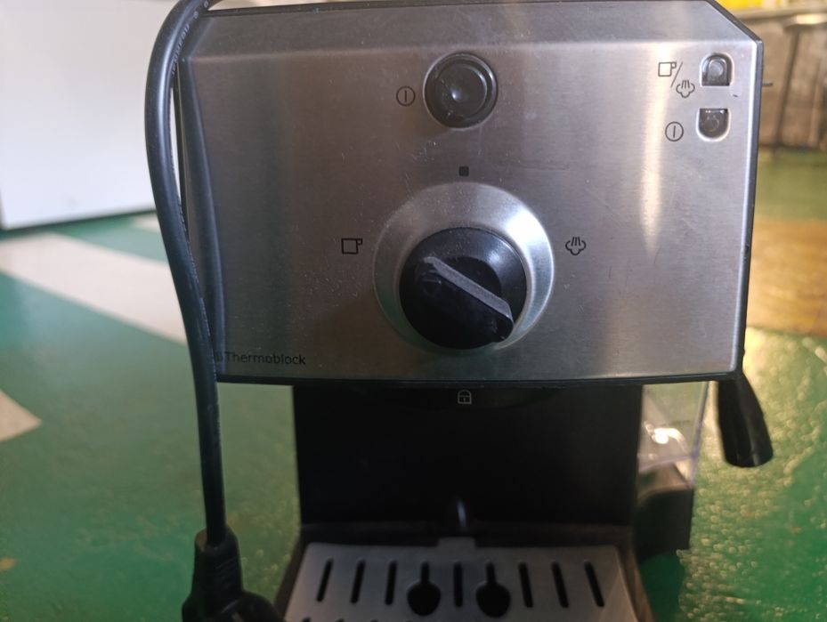 Кофеварка рожковая Electrolux EEA111 EasyPresso (б/у, без рожка, рабочая)