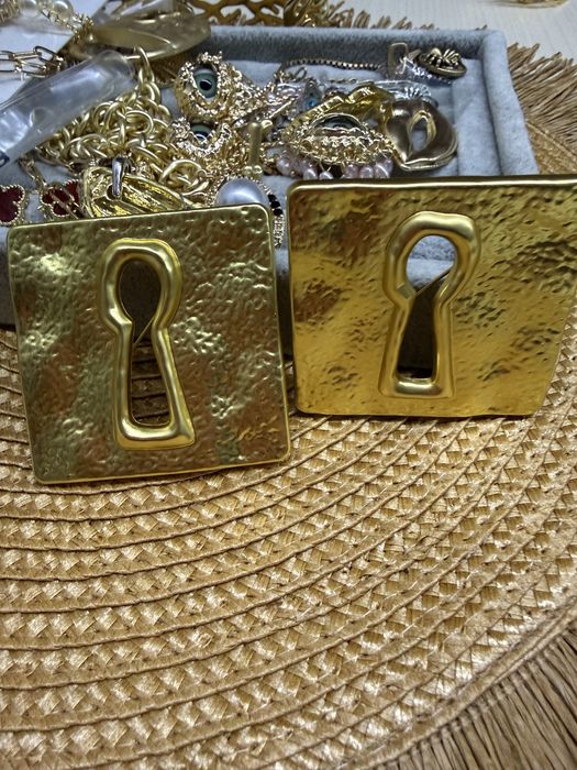 Schiaparelli Брошь  Не тяжелая