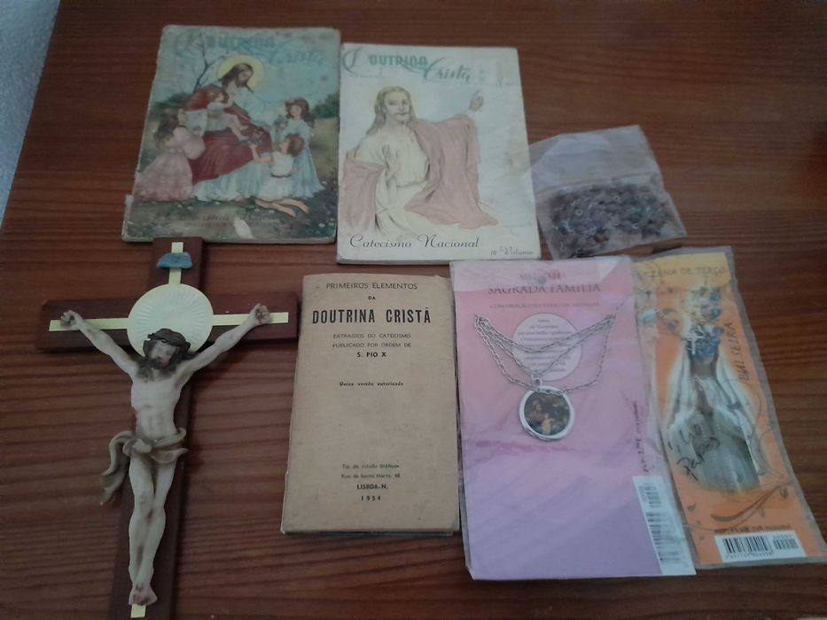 Livro Bíblia Sagrada + terços