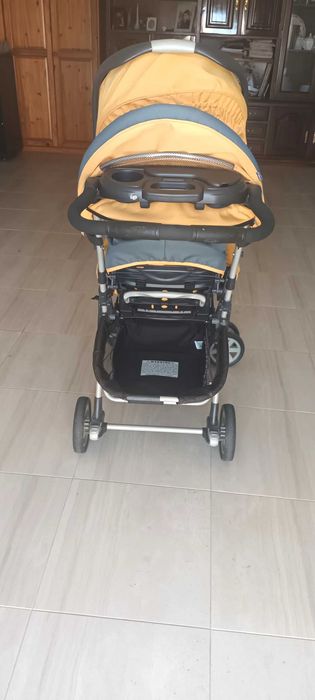 Carrinho de bebé com ovo como novo