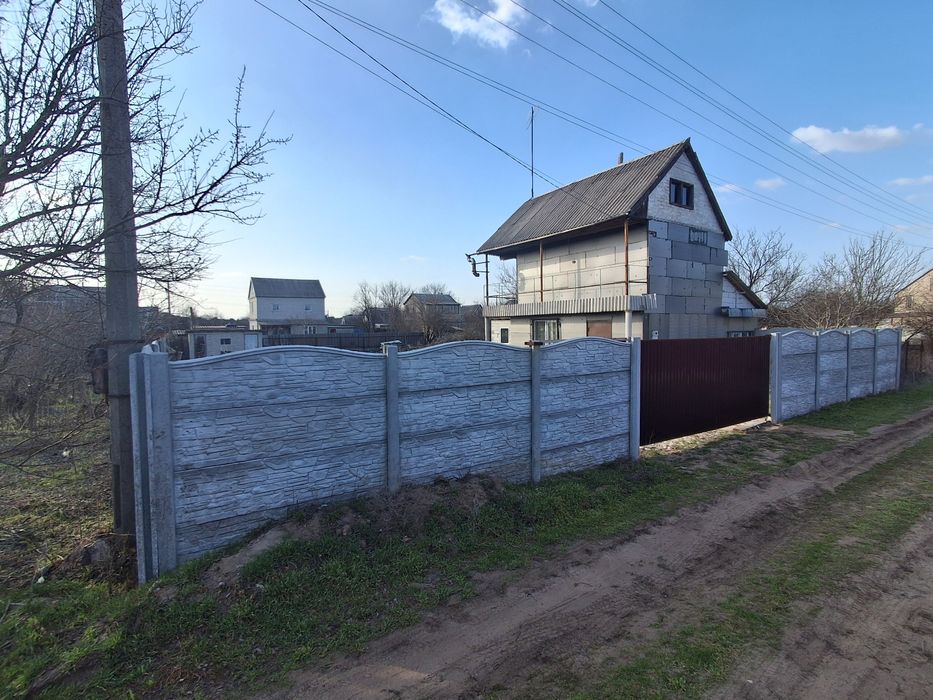 Продажа капитальной 2-х этажной Дачи.Рядом