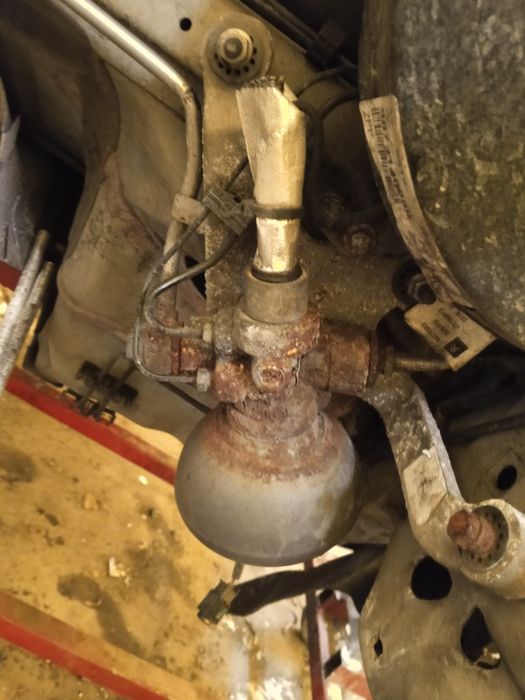 Rozdzielacz zawór zawieszenia przód Citroen C5 x7 III