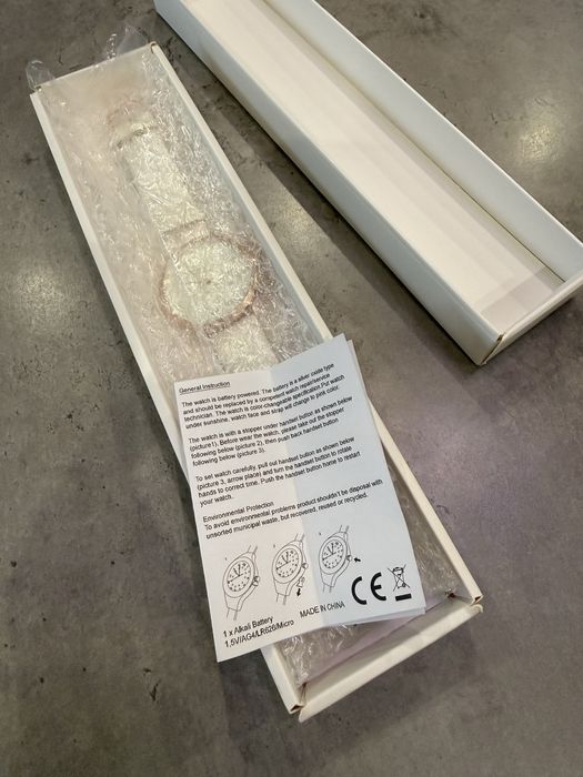 Новий білий годинник