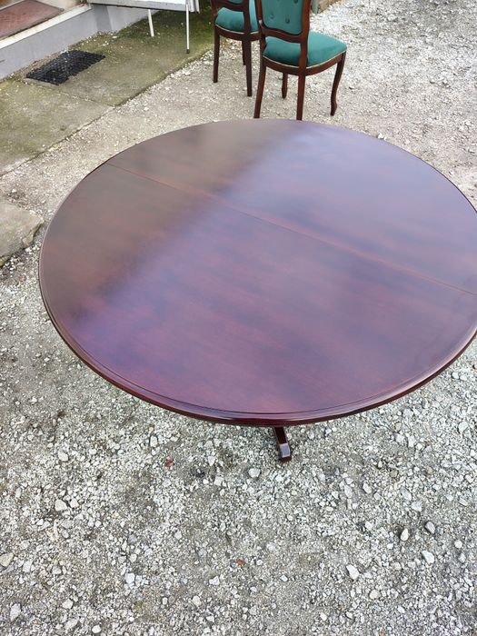 Stół rozkładany z 4 krzesłami po renowacji