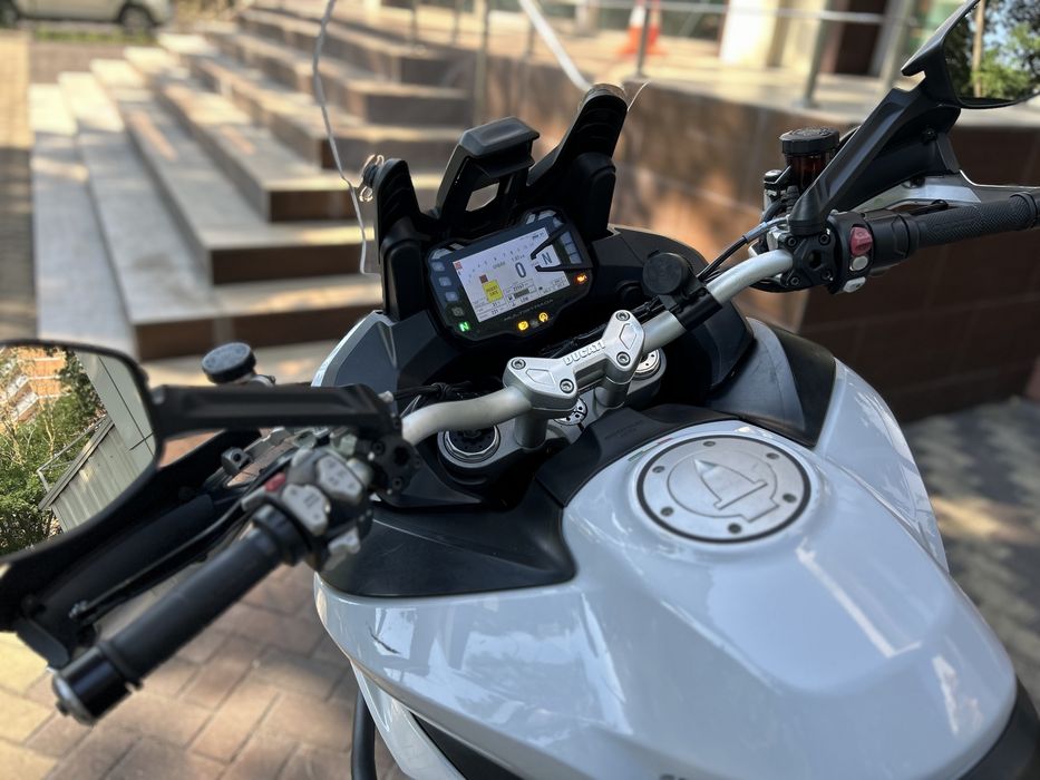 Мотоцикл Ducati Multistrada 1200S 2015 рік