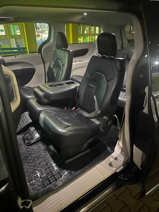 Sprzedam Chrysler Pacifica 2018 r. w idealnym stanie niski przebieg.