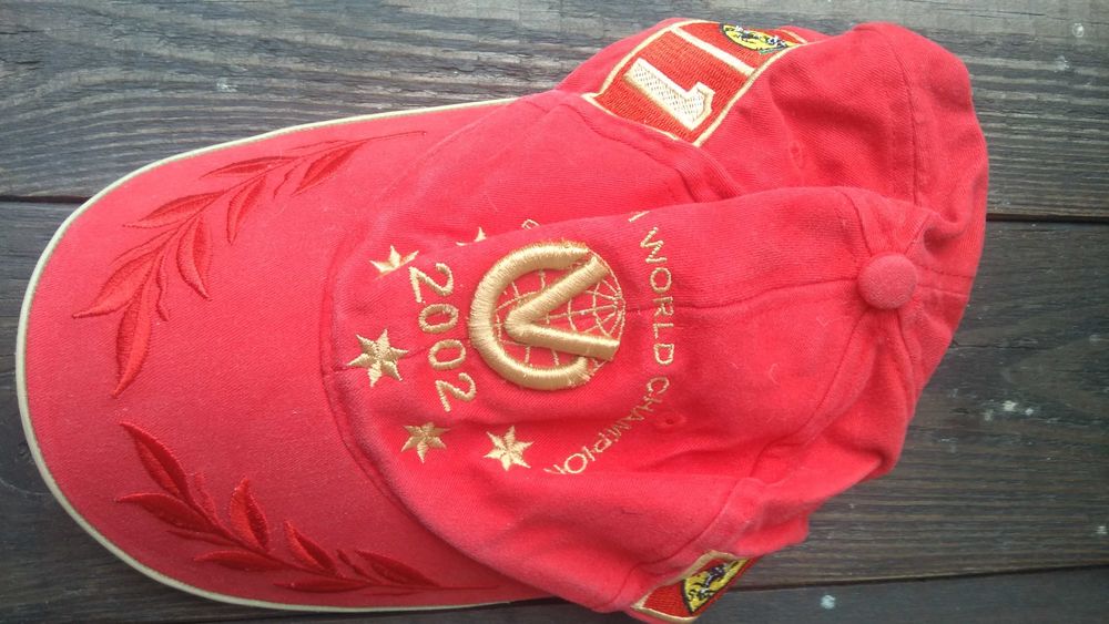 Czapka z daszkiem Ferrari F1 Michael Schumacher Champion 2002