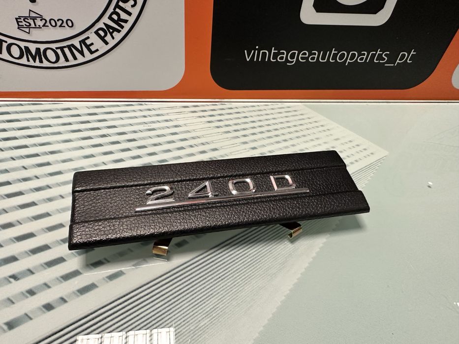Tampa do rádio Mercedes 240d W115 (nova)
