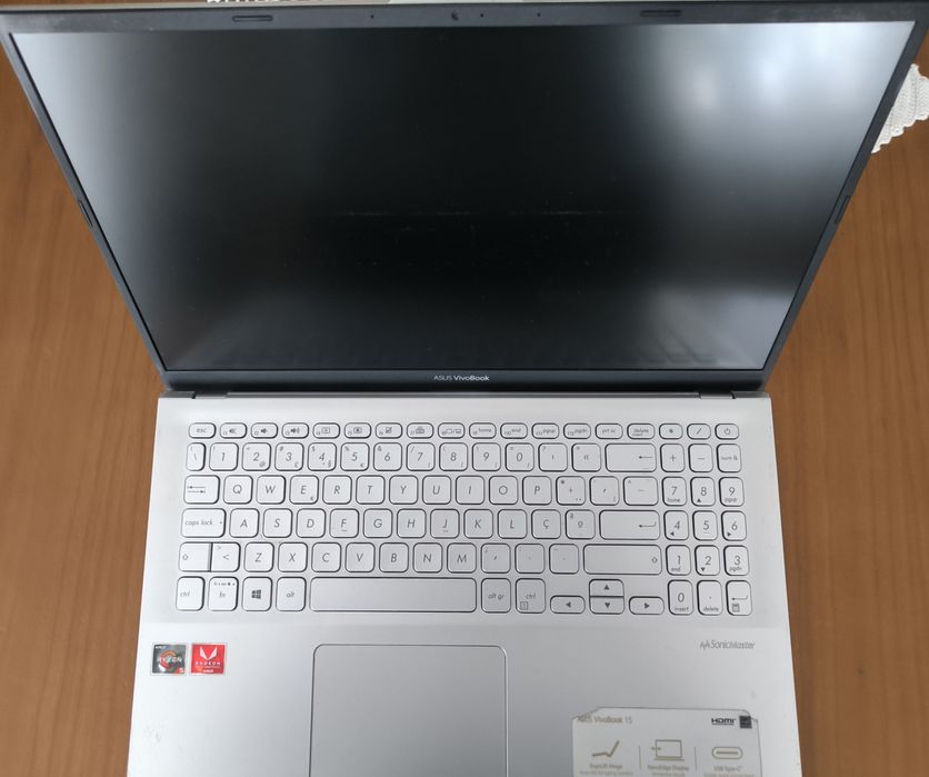 Vende-se Asus VivoBook 15 F512D