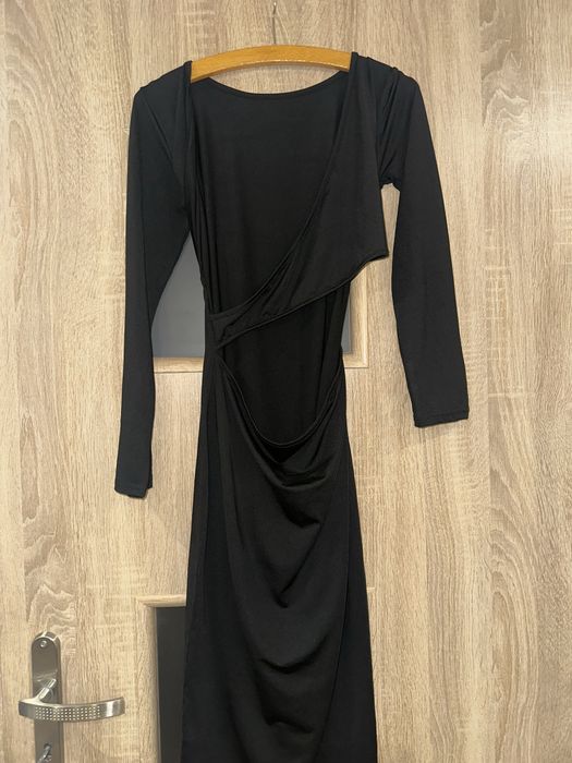 Sukienka czarna z rozcieciem na brzuchu rozmiar S