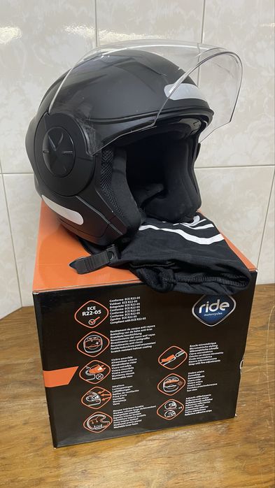 Capacete de mota aberto
