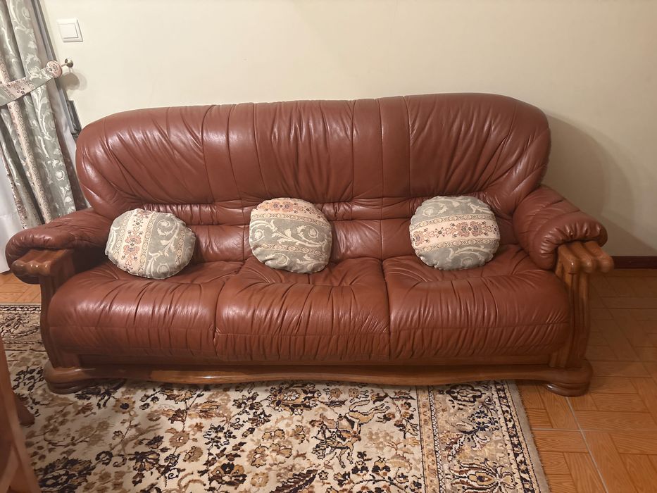 Conjunto de Sofas de Cabedal com pouco uso