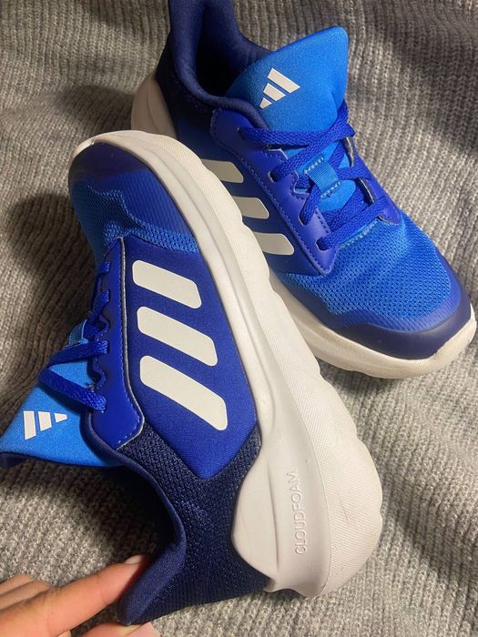Кросівки adidas p.  36 / 37