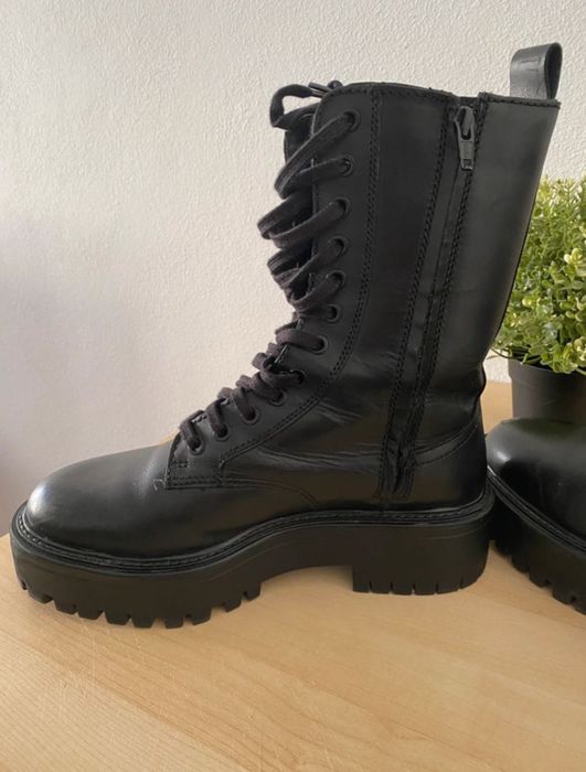 Botas militares em pele mango