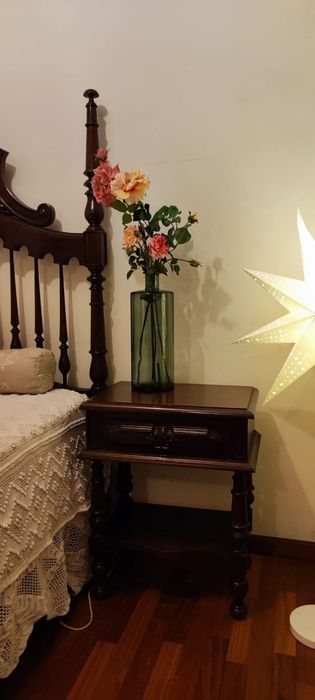 Conjunto de quarto antigo em madeira maciça