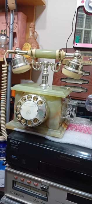 Telefone vintage em mármore
