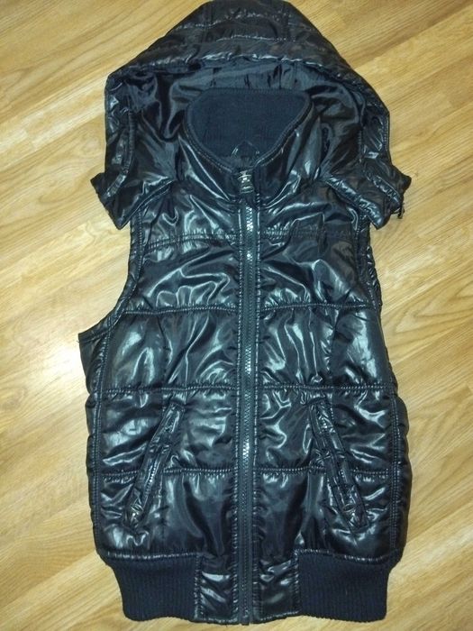 Безрукавка чорна S Жилетка 44р. черная Terranova