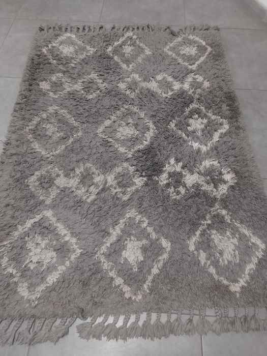 Sprzedam dywan 185x125 cm.