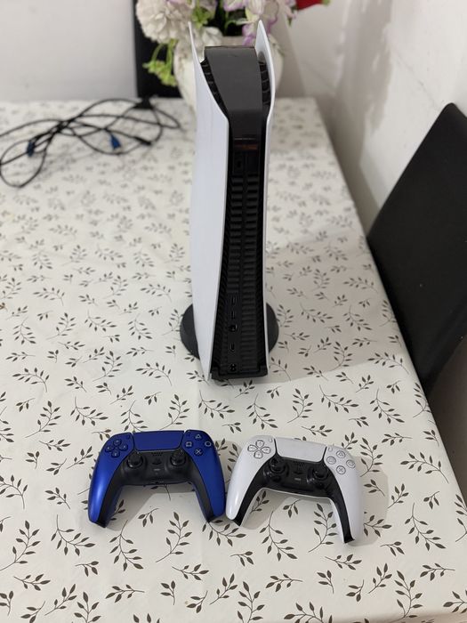 Ps 5 em otimo estado com dois comandos