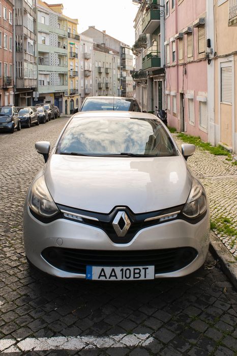 Vendo Cleo modelo 2015 em exelente estado.