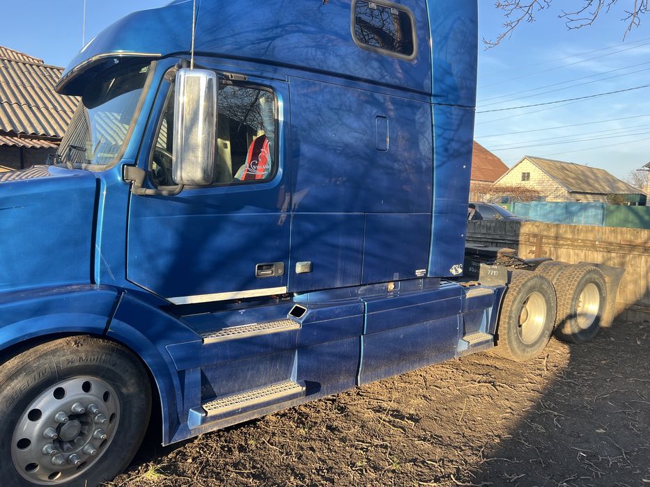 Volvo VNL 670 тягач грузовик вольво