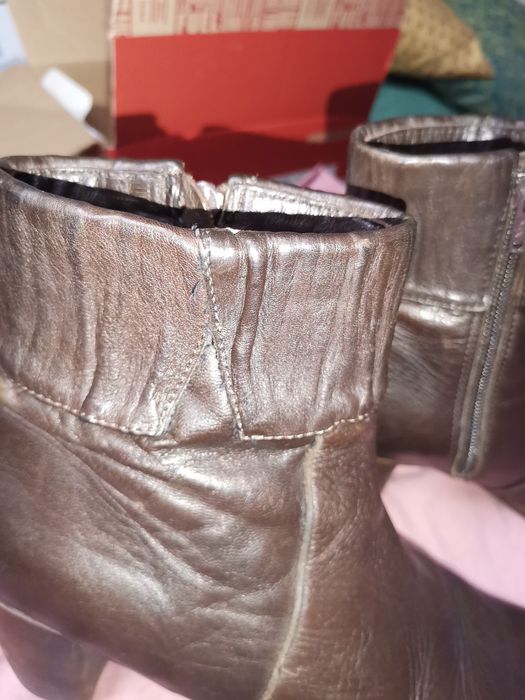 Botas de senhora em pele